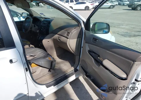 2004 Toyota Sienna Le z USA, uszkodzony, nr VIN 5TDZA23C34S023992